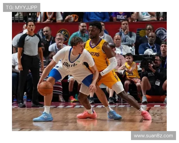 NBA状元弗拉格季前赛首秀闪耀助达拉斯主场力克雷霆迎开门红 NBA状元弗拉格季前赛首秀闪耀助达拉斯主场力克雷霆迎开门红